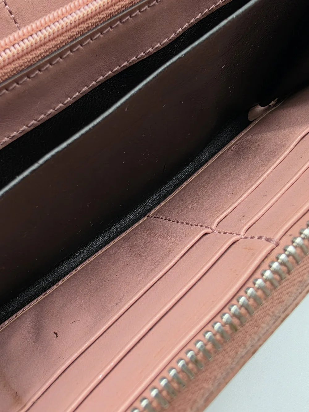 Gucci GG Supreme Canvas Zippy Long Wallet, Authentic.